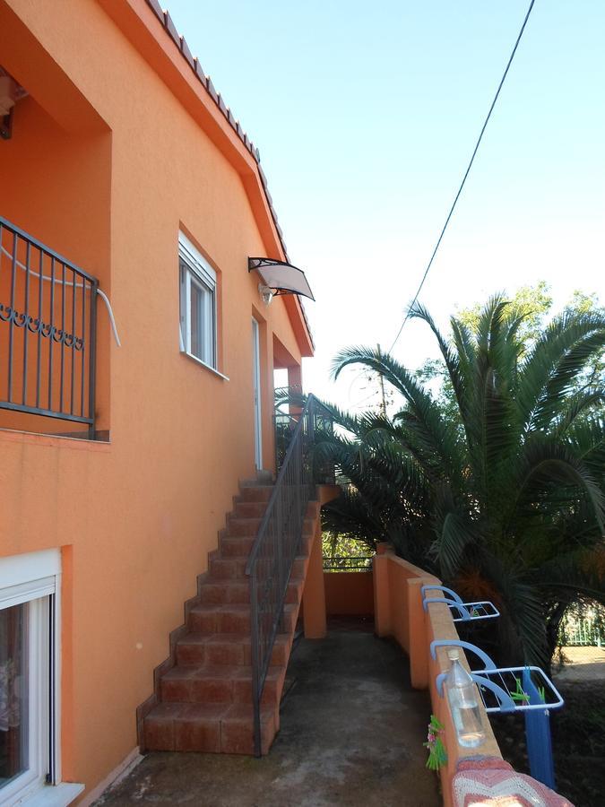 Holiday Home Orange Утєха Екстер'єр фото